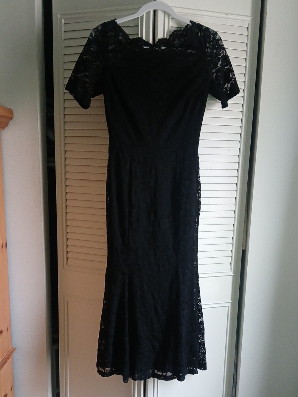Black Lace Midi Dress with Short Sleeves